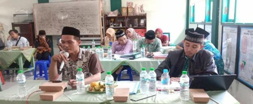 Foto 1: Musrenbangdes 2025: Warga Desa Sangga Aktif Beri Usulan Pembangunan